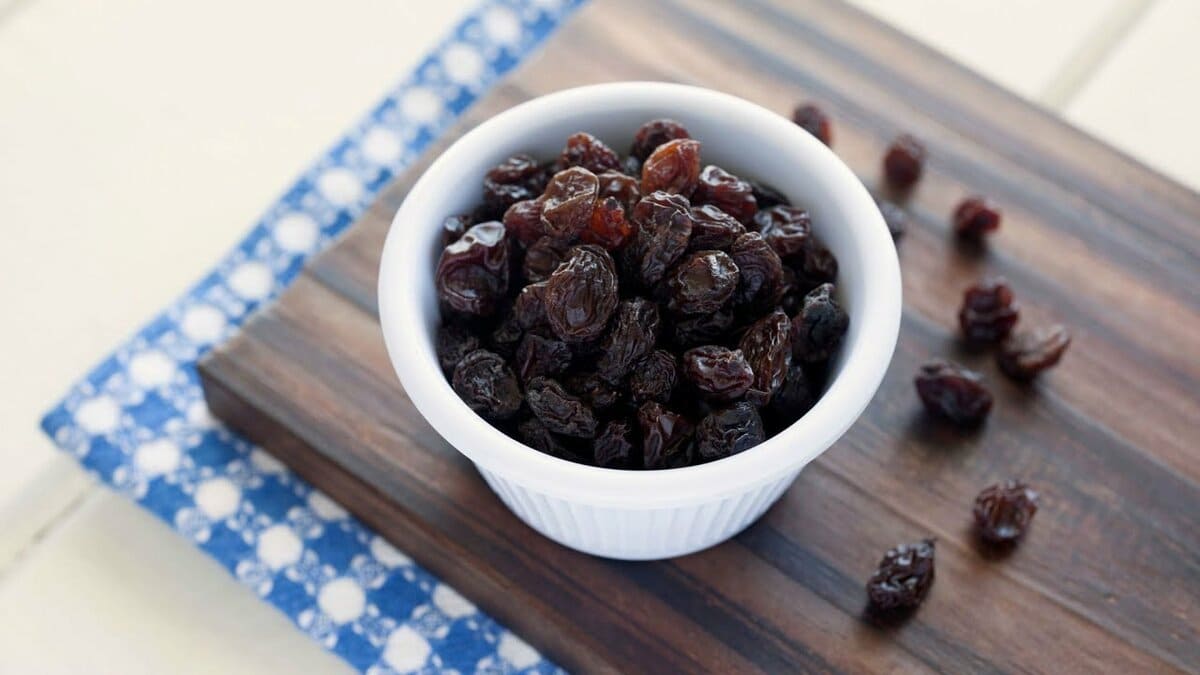  Black Raisins Soaked in Water Overnight + Best Buy Price 